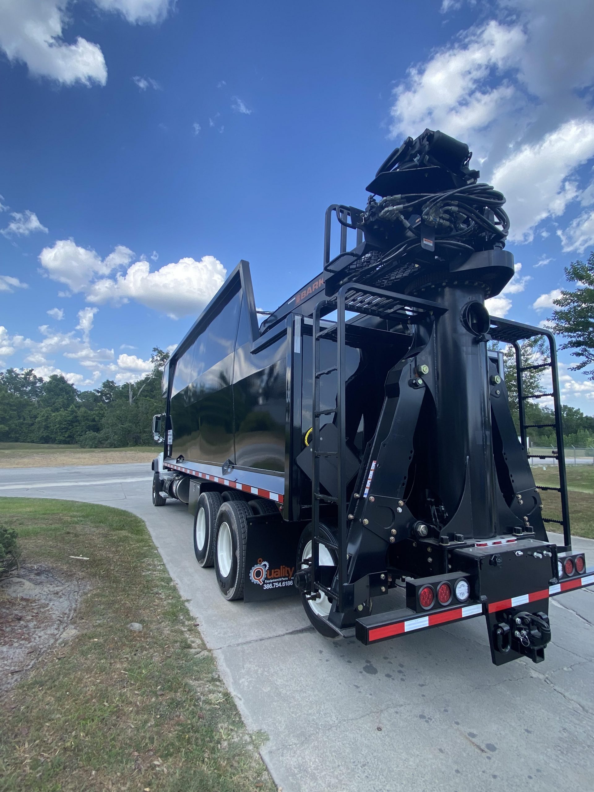 Mack grapple truck profile boom stowed