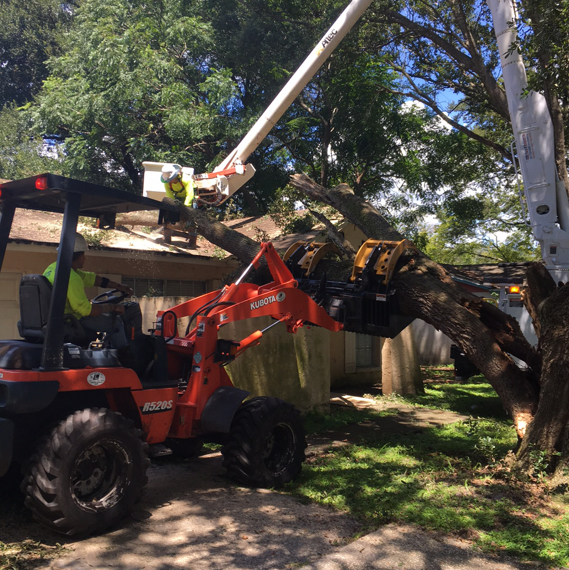 Equipment coordination on a tight-access site